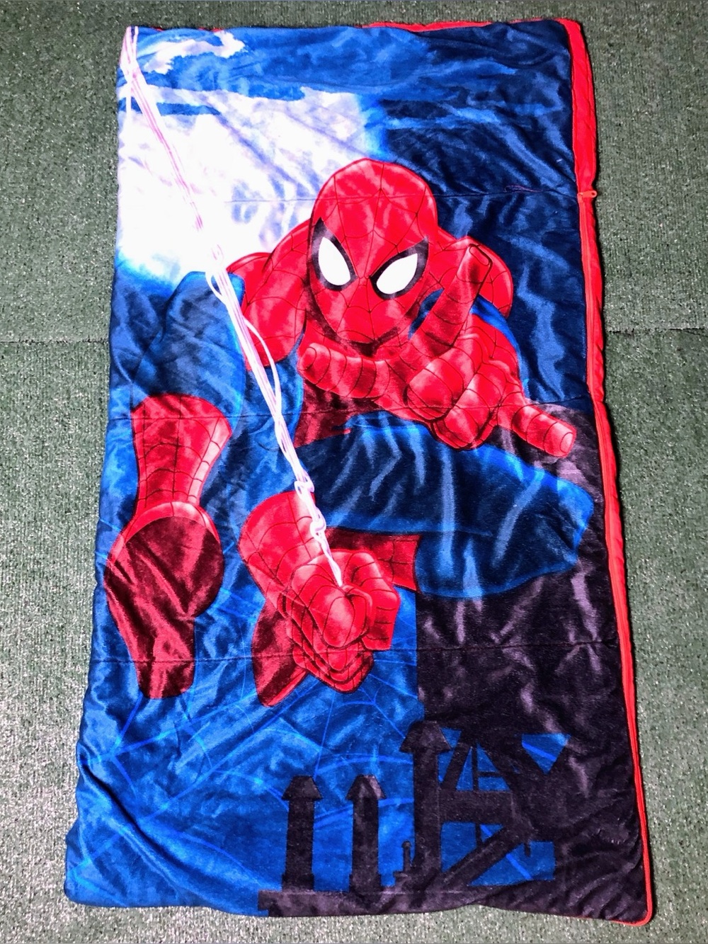 Marvel Spiderman kids deluxe plush sleeping bag 52” X 29”